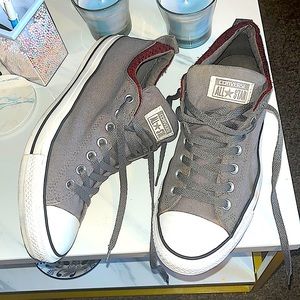 Mens converse size 10.5 /Womens size 12.5